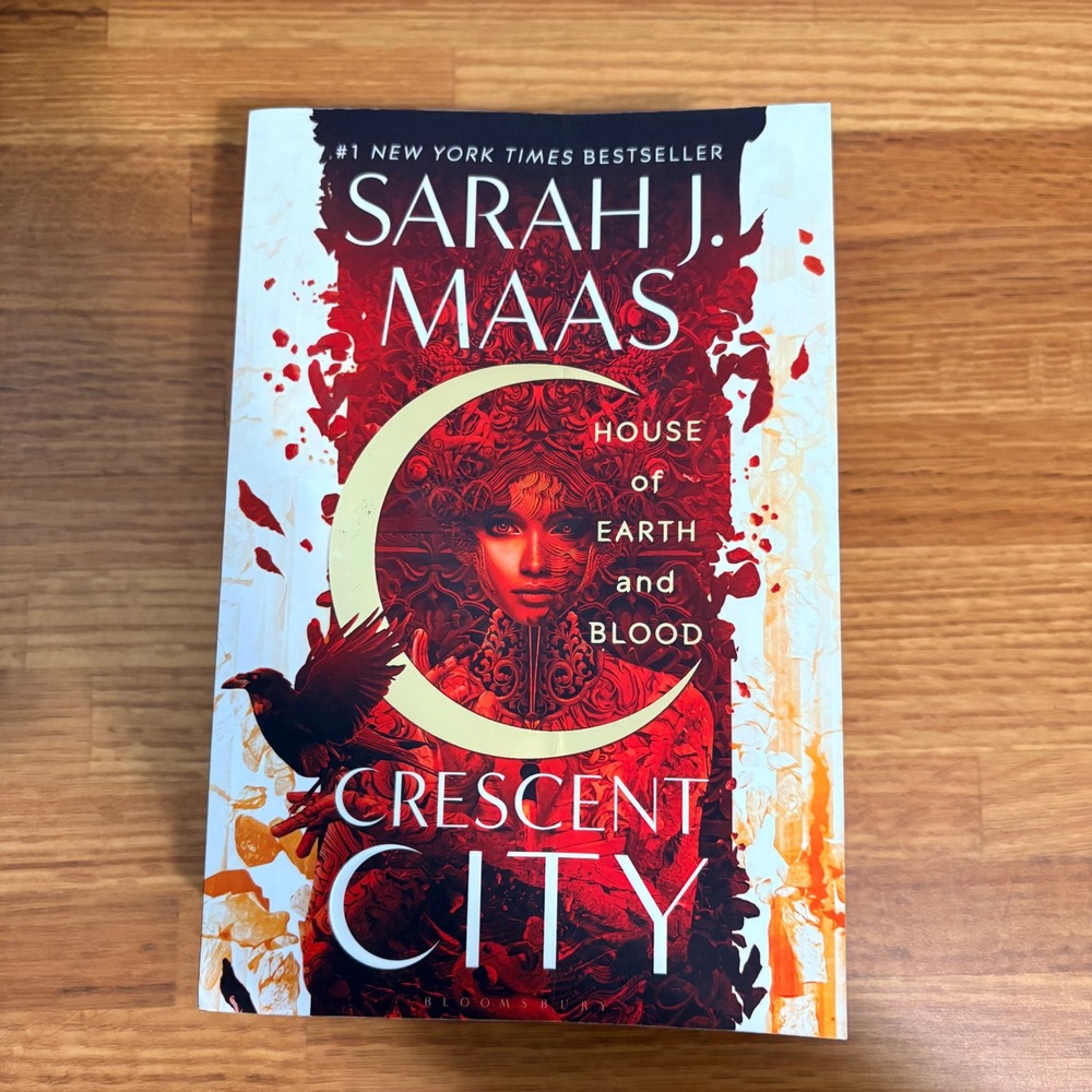 House of Earth and Blood Sarah J Maas 2021 English Book 1 Paperback
